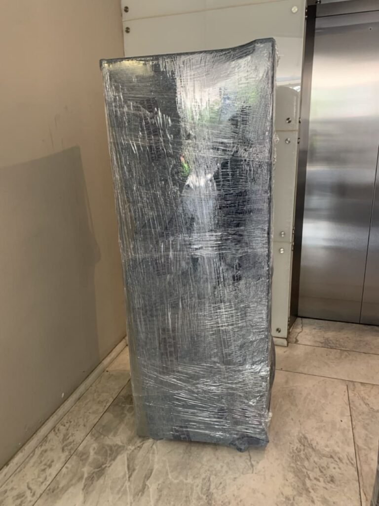 Refrigerador protegido con emplayado profesional para mudanza en CDMX